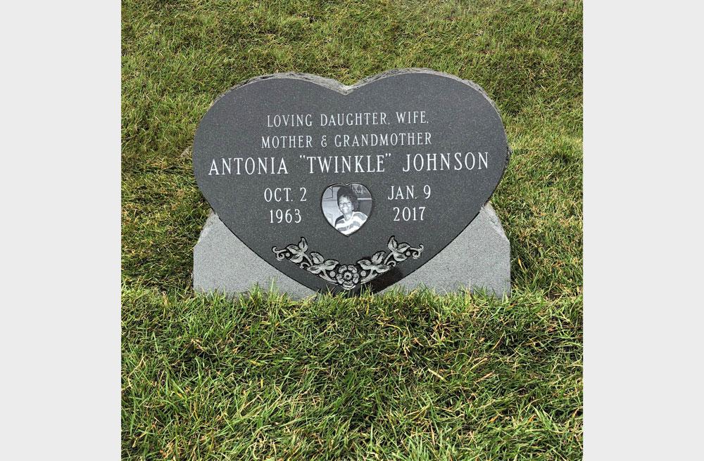 Black granite heart shaped single slant with ceramic photo