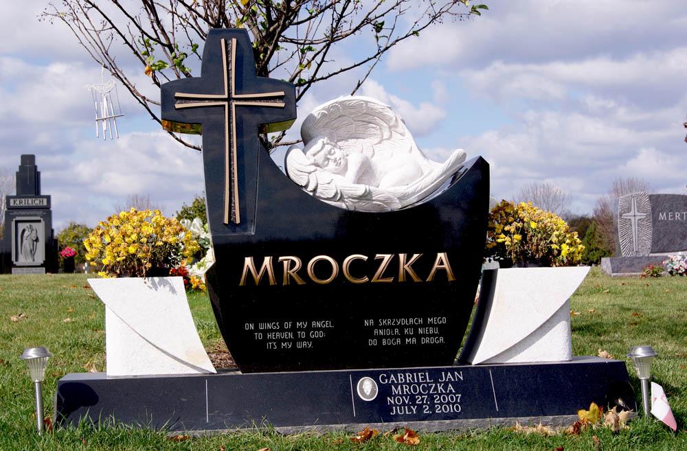 Family monument with angel sculpture